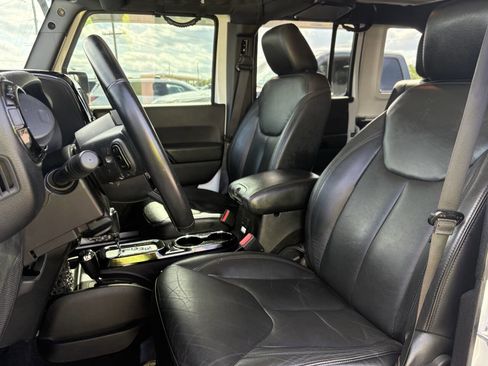 Used 2015 Jeep Wrangler Unlimited Sahara AWD/4WD image 17