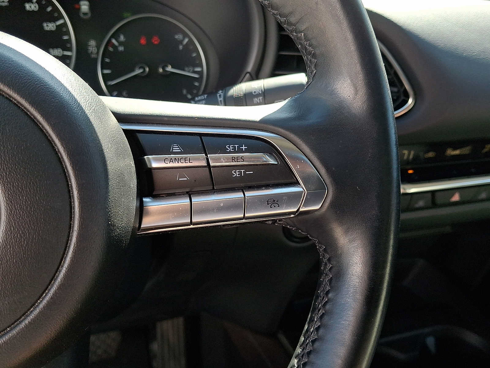 Used 2023 MAZDA CX-30 AWD 2.5 S w/ Premium Package image 22