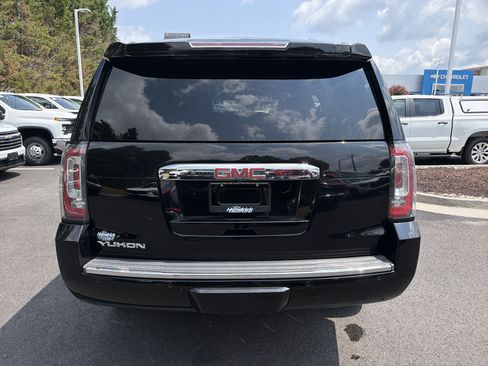 Used 2018 GMC Yukon Denali w/ Denali Ultimate Package AWD/4WD image 8