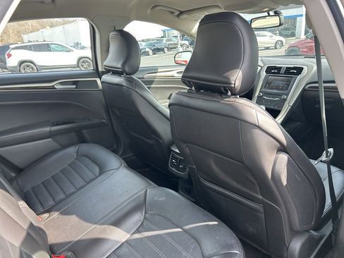 Used 2015 Ford Fusion SE w/ Equipment Group 202A image 28