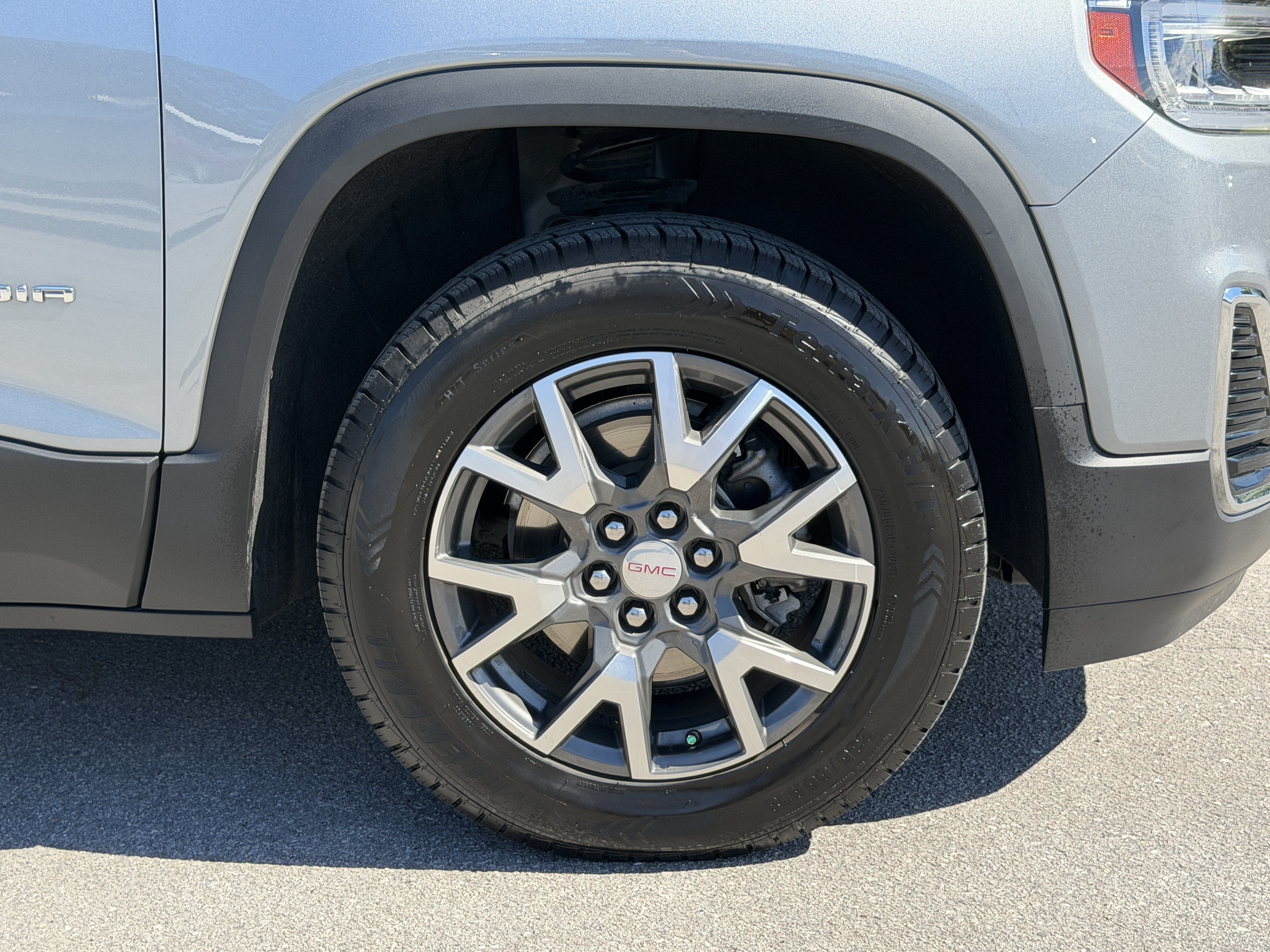 Used 2023 GMC Acadia SLE FWD image 12