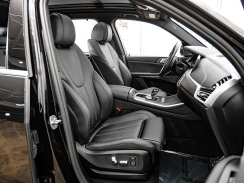 Used 2021 BMW X5 sDrive40i w/ Premium Package RWD image 46