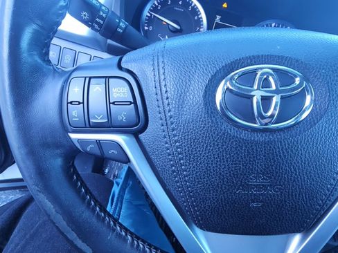 Used 2018 Toyota Highlander XLE image 11