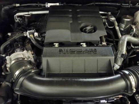 Used 2025 Nissan Frontier SV w/ SV Convenience Package RWD image 16