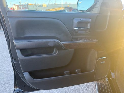 Used 2017 GMC Sierra 1500 Denali w/ Denali Ultimate Package image 9