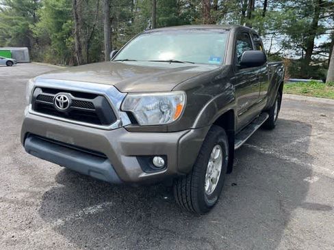 Used 2015 Toyota Tacoma 4x4 Access Cab V6 w/ TRD Off-Road Package image 1