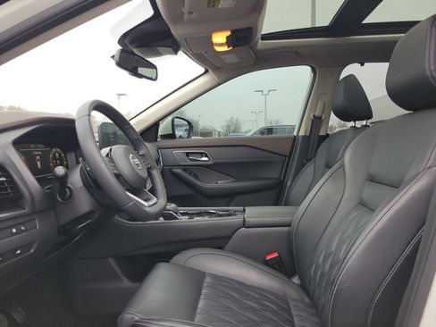 Used 2021 Nissan Rogue Platinum image 16