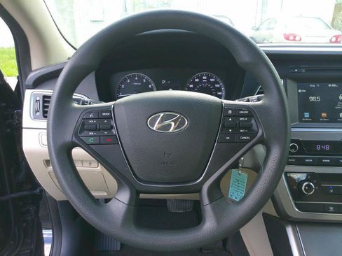 Used 2017 Hyundai Sonata SE w/ Cargo Package FWD image 13