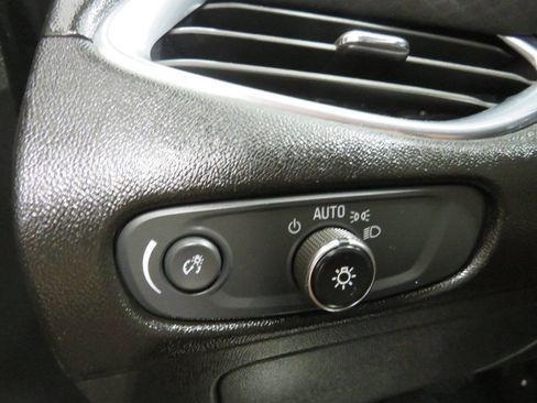 Used 2020 Chevrolet Malibu LT image 22