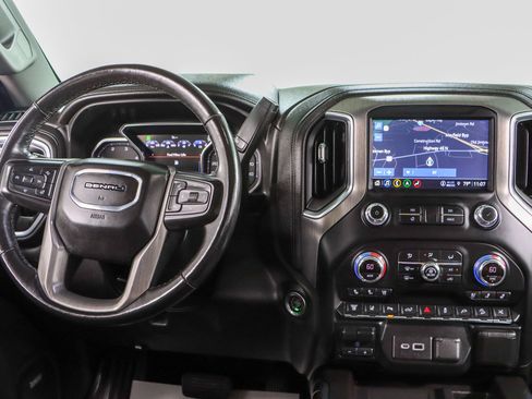 Used 2022 GMC Sierra 2500 Denali w/ Denali Black Diamond Edition AWD/4WD image 18