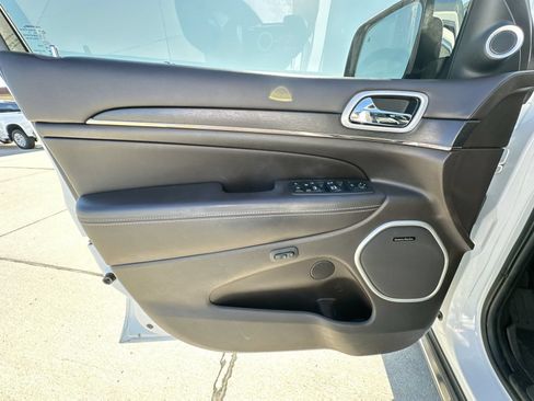 Used 2019 Jeep Grand Cherokee Summit AWD/4WD image 22