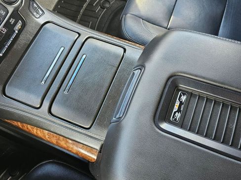 Used 2019 Chevrolet Tahoe Premier AWD/4WD image 27