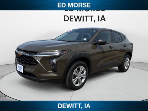 Used 2024 Chevrolet Trax LS FWD image 1