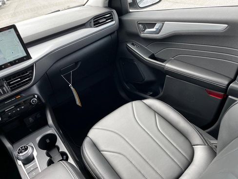 New 2025 Ford Escape SE w/ PHEV Premium Package image 8