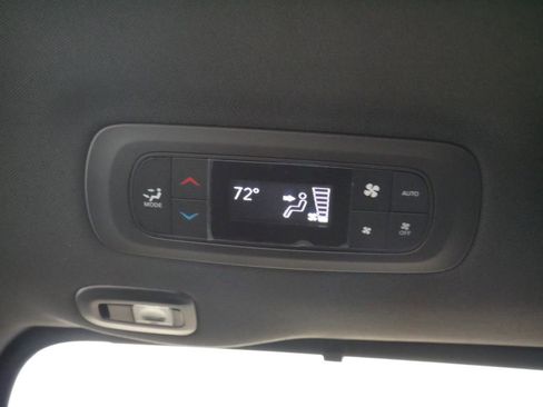 New 2026 Chrysler Pacifica Select AWD/4WD image 18