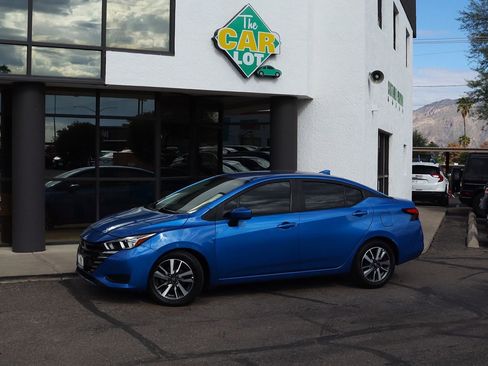 Used 2023 Nissan Versa SV image 4