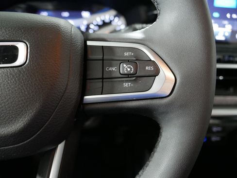 Used 2023 Jeep Compass Latitude AWD/4WD image 28