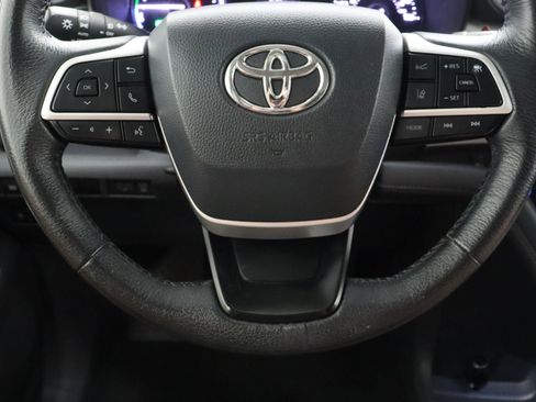 Used 2021 Toyota Sienna XLE FWD image 25
