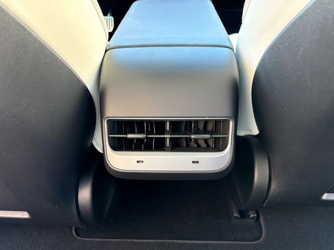 Used 2023 Tesla Model 3 Standard Range image 20