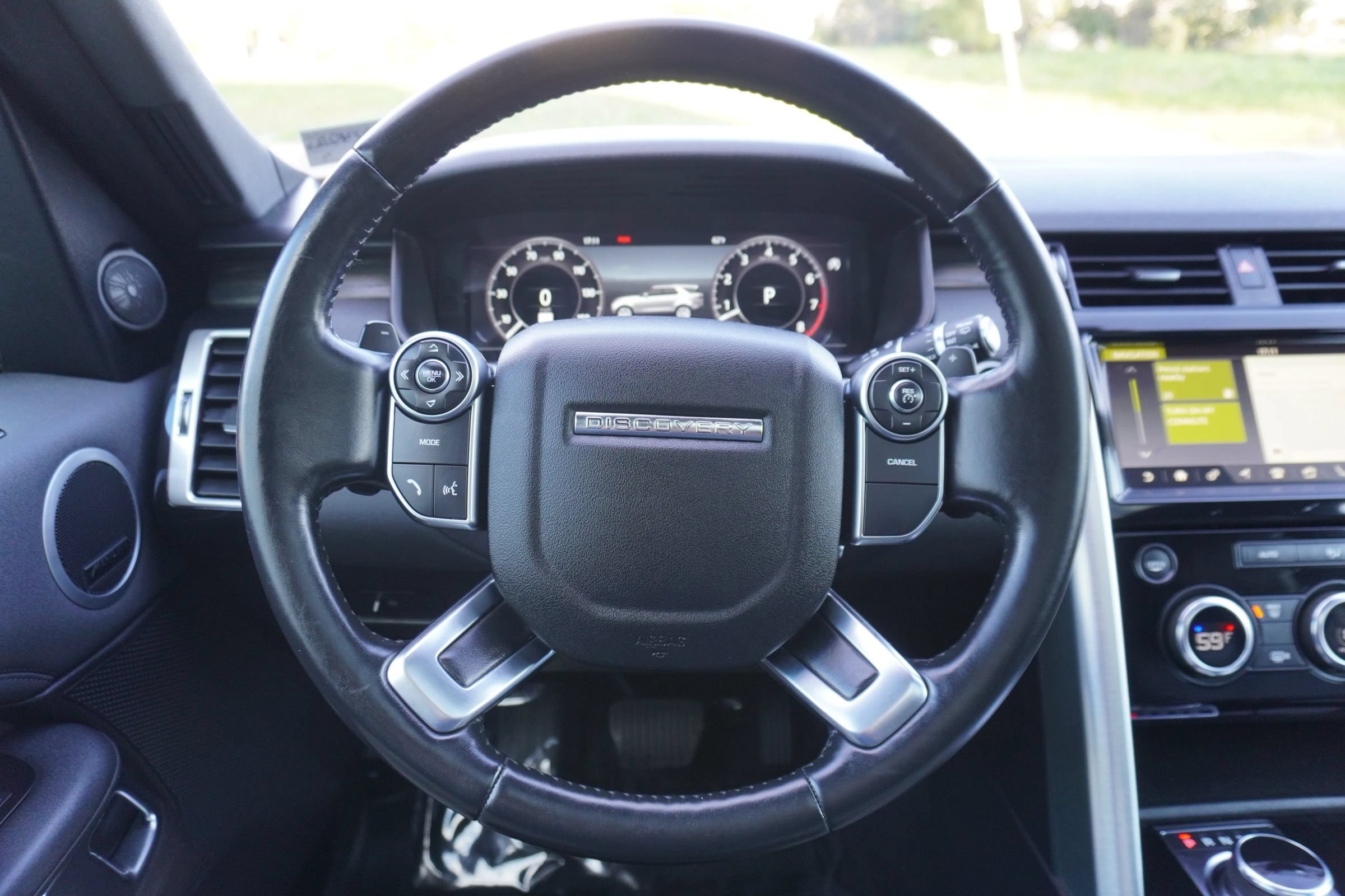Used 2018 Land Rover Discovery HSE AWD/4WD image 26