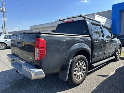 Used 2010 Nissan Frontier LE w/ LE Value Truck Pkg image 9
