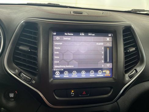 Used 2019 Jeep Cherokee Trailhawk AWD/4WD image 71