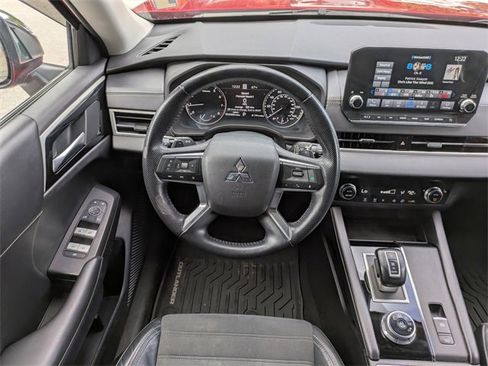 Used 2022 Mitsubishi Outlander SE image 18