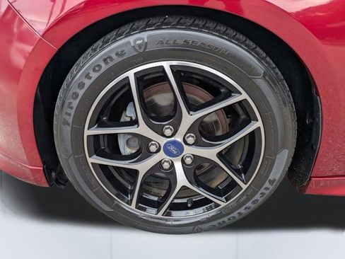 Used 2015 Ford Focus SE w/ SE Sport Package FWD image 11