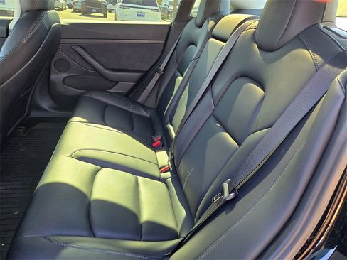 Used 2021 Tesla Model Y Long Range image 9