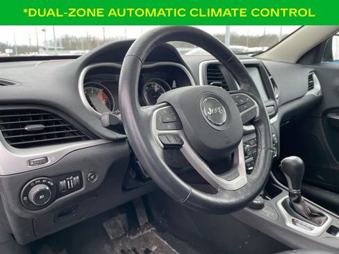 Used 2017 Jeep Cherokee Trailhawk w/ Comfort/Convenience Group image 19