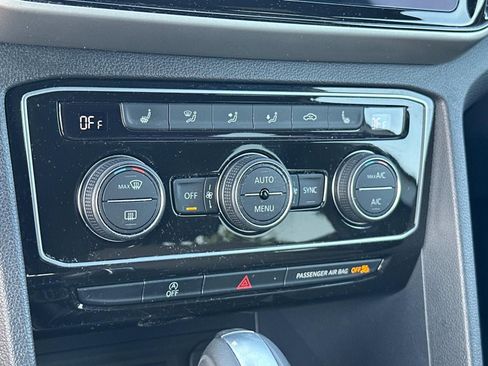 Used 2022 Volkswagen Atlas Cross Sport SE image 16