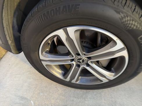 Used 2018 Mercedes-Benz GLC 300 4MATIC image 4