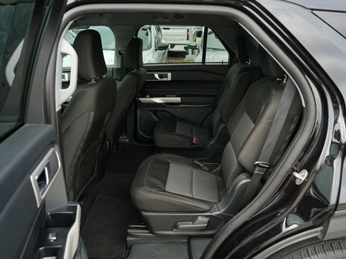 Used 2023 Ford Explorer XLT AWD/4WD image 24