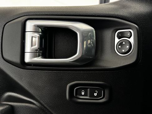 Used 2024 Jeep Gladiator Sport AWD/4WD image 13