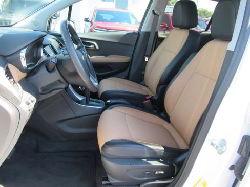 Used 2020 Chevrolet Trax LT w/ Driver Confidence Package FWD image 18