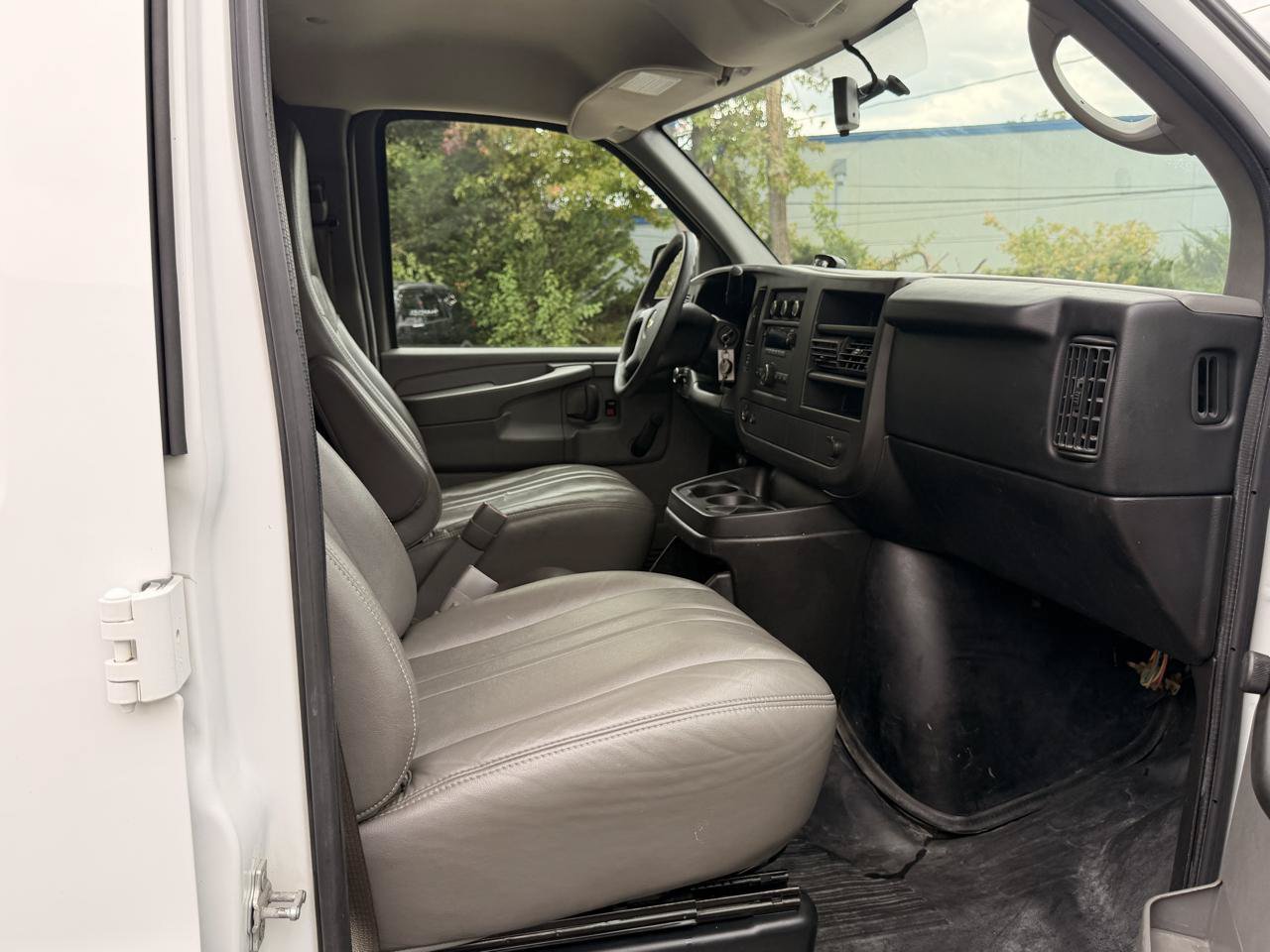 Used 2013 Chevrolet Express 3500 RWD image 16