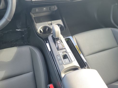 Certified 2025 Toyota Prius FWD image 18
