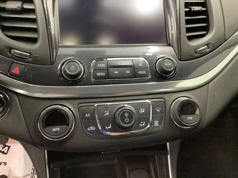 Used 2019 Chevrolet Impala LT FWD image 20