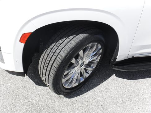 Used 2023 Cadillac Escalade ESV Premium Luxury image 32