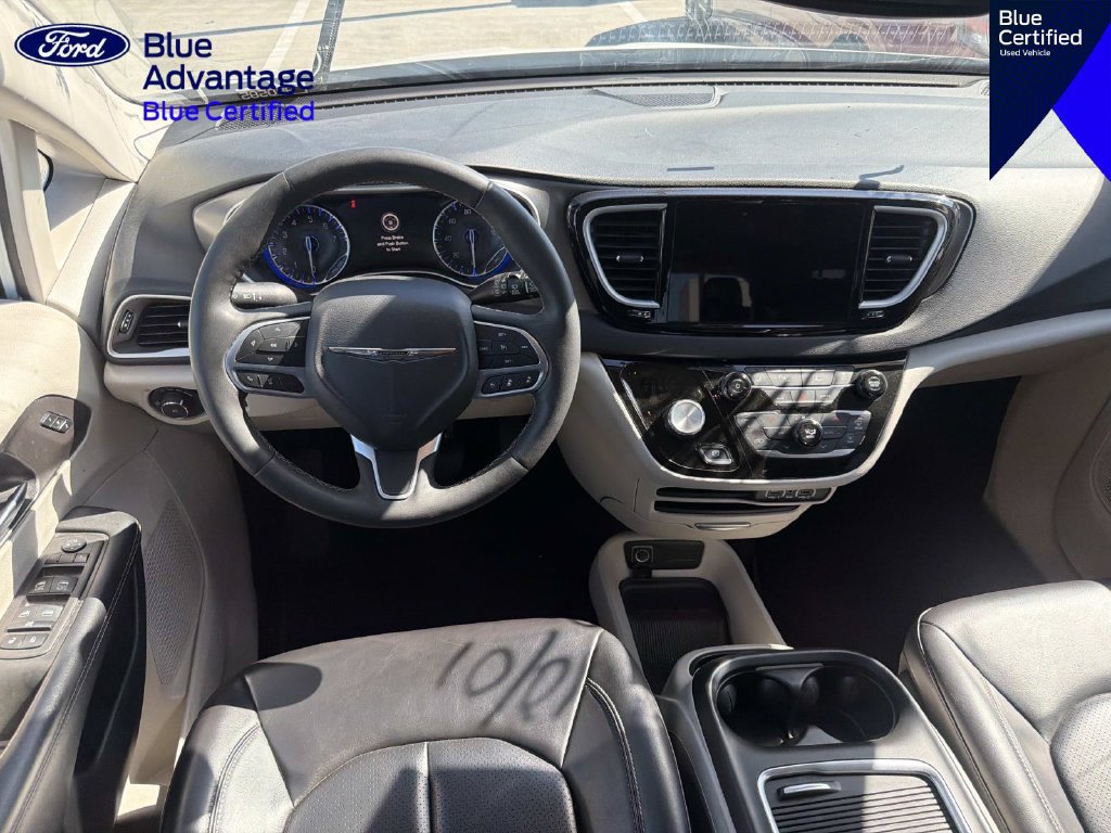 Used 2023 Chrysler Pacifica Touring-L FWD image 10