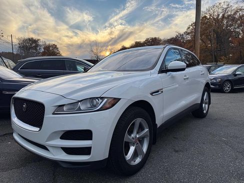 Used 2018 Jaguar F-PACE Premium image 4