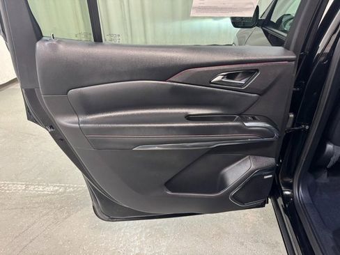 Used 2025 Chevrolet Traverse RS image 29