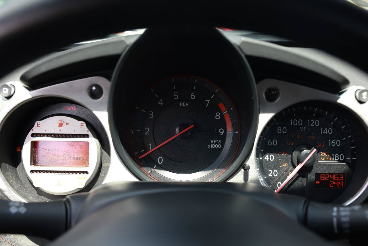 Used 2009 Nissan 370Z Touring RWD image 22