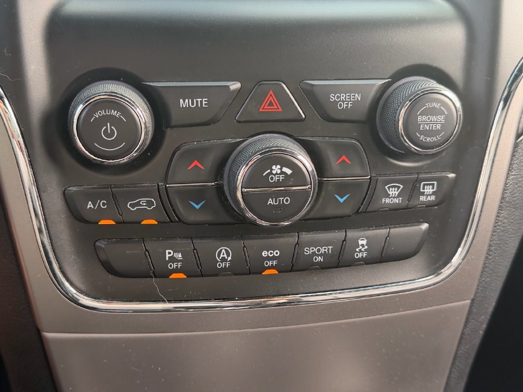 Used 2019 Jeep Grand Cherokee Laredo RWD image 24