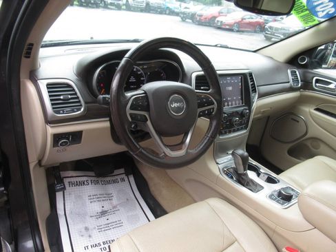 Used 2018 Jeep Grand Cherokee Overland AWD/4WD image 23