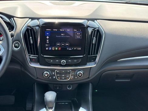 Used 2023 Chevrolet Traverse LT image 13