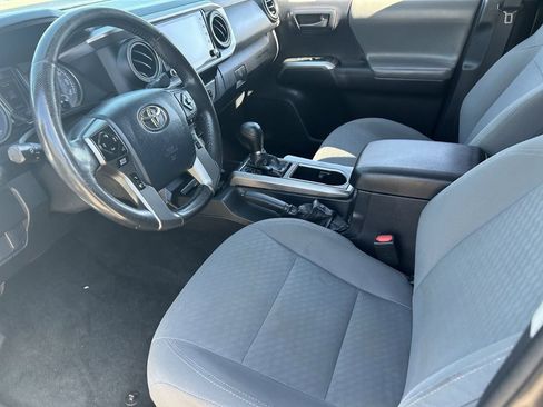 Used 2020 Toyota Tacoma SR5 RWD image 25