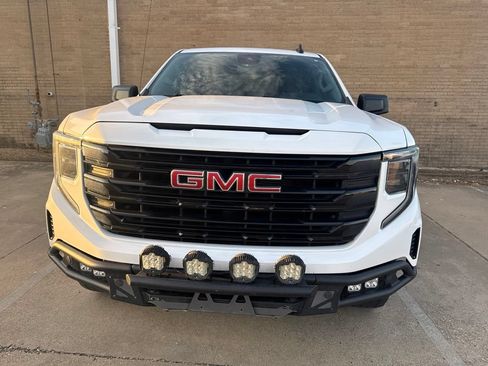 Used 2024 GMC Sierra 1500 Elevation w/ X31 Off-Road Package AWD/4WD image 2