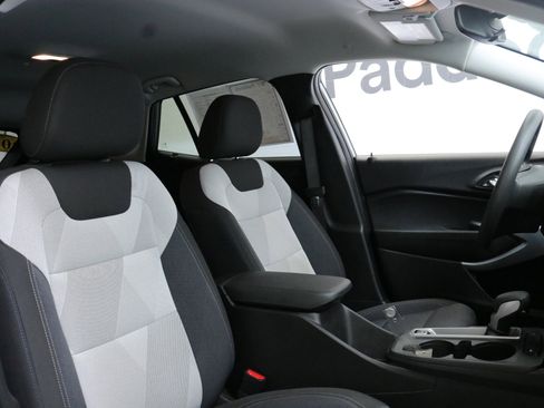 Used 2024 Chevrolet Trax LS image 31
