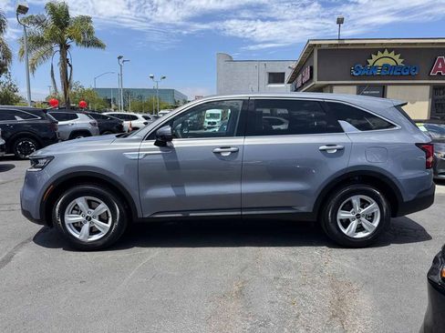 Used 2023 Kia Sorento LX FWD image 7